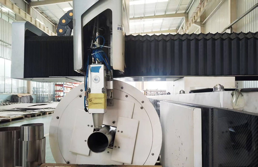 CNC laser pipe cutting machine